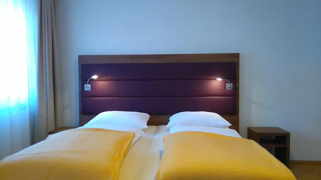 Pension Elisabeth - Rooms & Apartments Salzburg Guest house